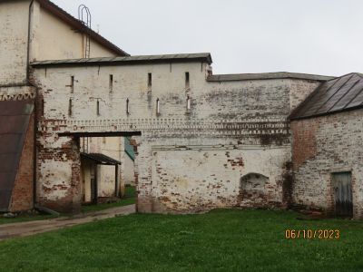 Прясло крепостной стены Успенского монастыря между Грановитой башней и Казенной палатой