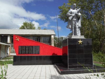 Памятник воинам-землякам, погибшим в годы Великой Отечественной войны (1941-1945 гг.)