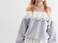 Светло-серый укороченный свитшот из скубы с кружевом Глория Джинс