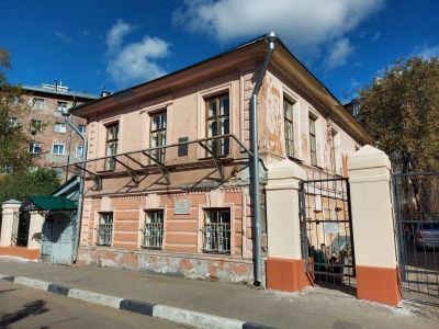 Дом, в котором в 1836 г. родился и жил до 1853 г. Добролюбов Николай Александрович