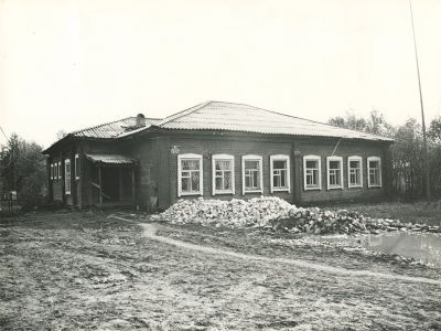 Верхолемская школа, где в 1926 - 1929 гг. учился Герой Советского Союза Дмитрий Михайлович Бердов