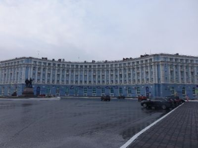Дом жилой с гастрономом № 1 на Гвардейской площади