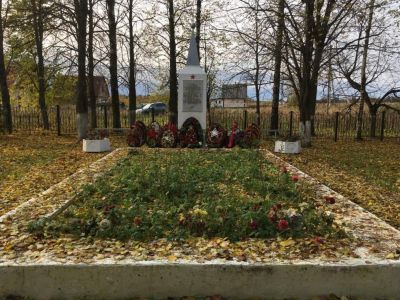 Памятное место, где захоронены советские люди, погибшие от рук фашистов во время Великой Отечественной войны, в числе погибших – группа советских разведчиков