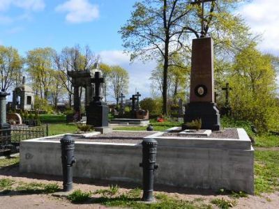 Могила Бранденбурга Н.Е. (1839-1903), военного историка, археолога