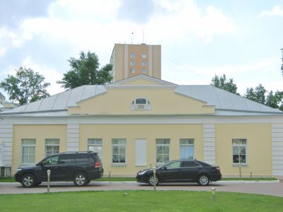 Западный флигель