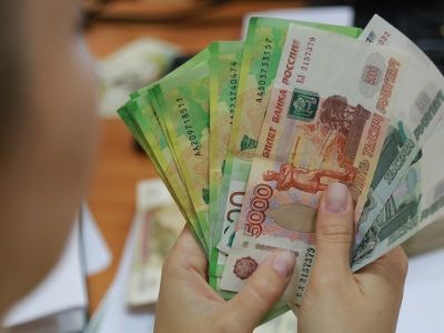 Пенсии по потере кормильца выпускникам школ предлагают давать до поступления в учебное заведение