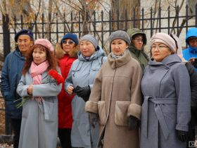В Якутске открыли мемориальную доску первому директору ГТРК «Саха»
