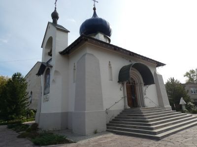 Казанская церковь Успенского монастыря (усыпальница Каменских) с майоликовым панно