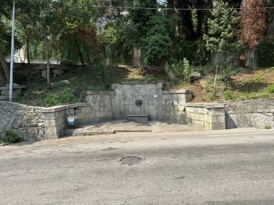 Фонтан пристенный с маскароном