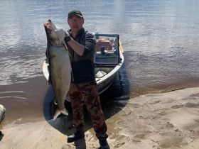 Рыбалка на Лене в районе устья реки Вилюй. Трофейная рыбалка (щука, ленский осетр) с проживанием на турбазе