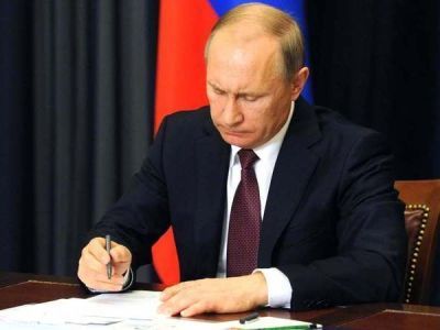 Путин уволил одиннадцать генералов СК, МВД и МЧС
