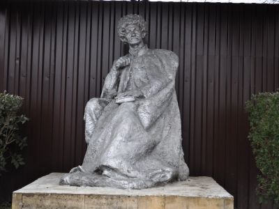 Памятник С.-Стальскому