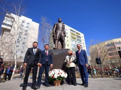 Памятник Федору Попову открыли в Якутске