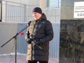 В преддверии турнира Дмитрия Коркина в Якутске возложили цветы к его памятнику