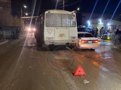 В Якутске произошло тройное ДТП с участием автобуса