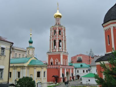 Колокольня с надвратной церковью