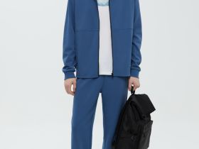 Спортивные брюки зауженного кроя на резинке