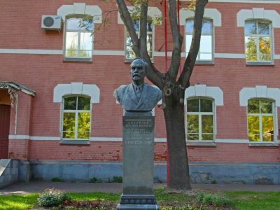 Бюст Т.П.Краснобаева