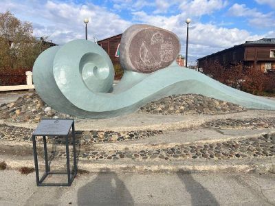 В Якутске очистили памятник русским землепроходцам