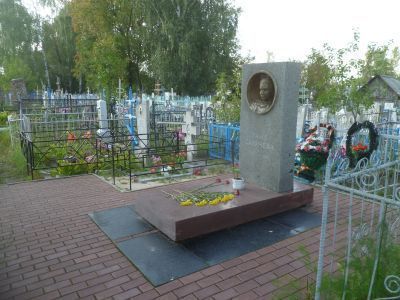 Могила Тани Савичевой, ленинградской пионерки, умершей в 1944 г. после перенесенной блокады