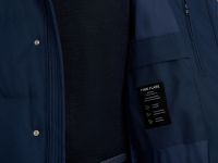 Утепленное пальто с накладными карманами