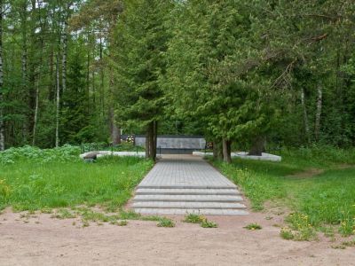 Братское кладбище советских воинов, погибших в 1939-1940 и 1941-44 гг.