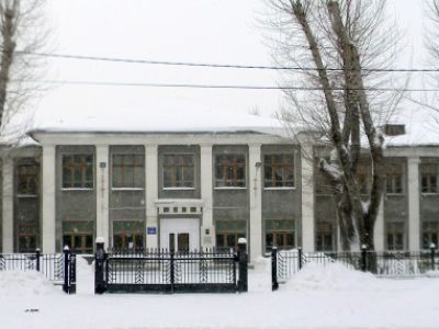 Здание, где учился зверски замученный фашистами разведчик Н.П. Алексеев