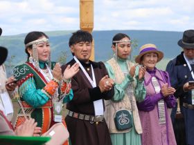 На Ысыахе Олонхо в Якутии определили финалистов конкурса среди запевал осуохая