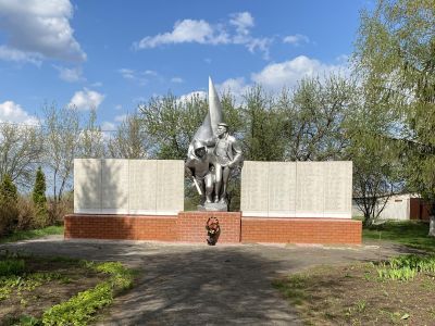 Памятник воинам, погибшим на фронтах Великой Отечественной войны