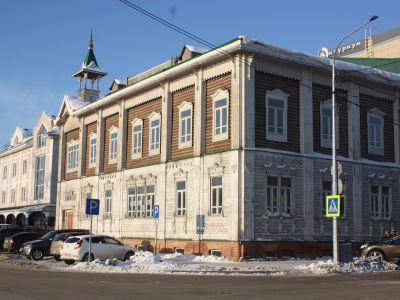 Казенная женская гимназия с домовой церковью