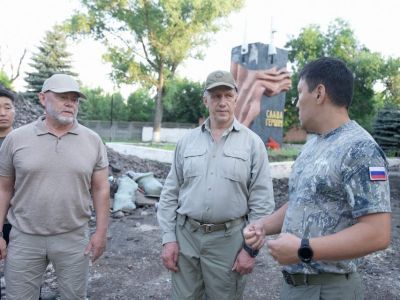 Юрий Трутнев проверил темпы восстановления соцобъектов в городе Кировское ДНР