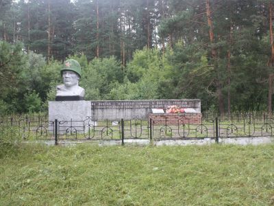 Памятник воинам-землякам, погибшим в годы Великой Отечественной войны (1941-1945 гг.)