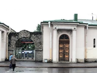 Павильоны привокзальные (три)