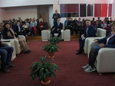 В Нерюнгри молодых общественников обучают борьбе с наркоманией