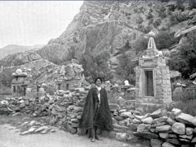 Стелы надмогильные (5 единиц)