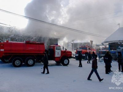 Женщина погибла при пожаре в многоквартирном доме в Нерюнгри