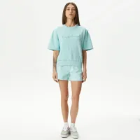 Женские короткие однотонные шорты Lacoste