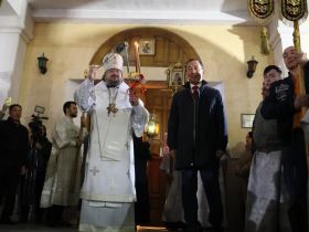 Глава Якутии посетил Пасхальное богослужение
