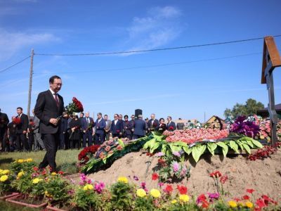 В селе Октёмцы почтили память первого президента Якутии Михаила Николаева