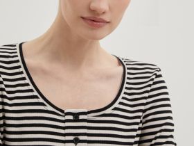 Блузка с округлым вырезом в полоску