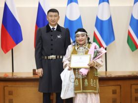 Носителям традиционной культуры вручили стипендии главы Якутии