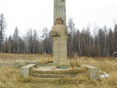 Памятный знак на месте ранения Широких-Полянского Сергея Юльевича, военного комиссара Вооруженных сил Якутской губернии