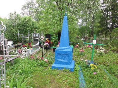 Могила председателя Вязьменского волисполкома К.О. Мамошкина и продкомиссара С.О. Мамошкина, убитых в 1918 году врагами Советской власти. Установлен обелиск
