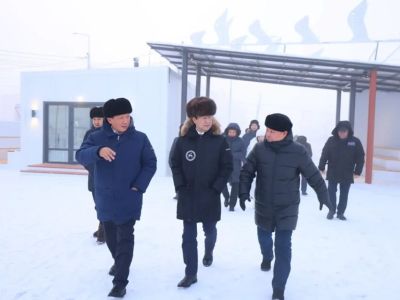 Глава Якутии посетил общественное пространство «Путь Победы» в селе Майя