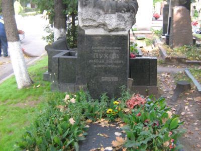 Могила - Пухов Николай Павлович (1895-1958), Герой Советского Союза