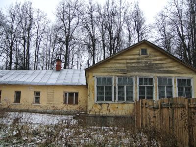 Одноэтажный жилой флигель