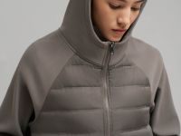 Стеганая куртка с наполнителем из натурального пух