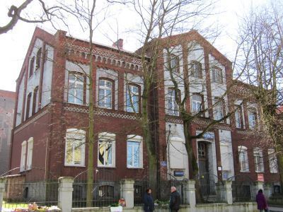 Здание женской школы