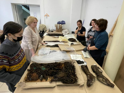 В Якутии археологи нашли уникальное захоронение шамана с необычными предметами