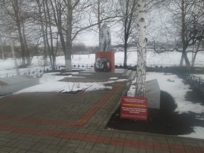 Братская могила советских воинов, погибших в боях с фашистскими захватчиками